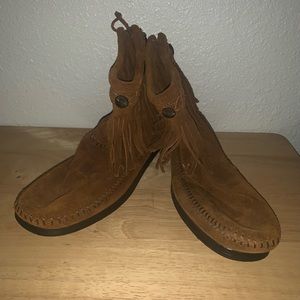 New Women’s Minnetonka Leather Boots Size 6 1/2